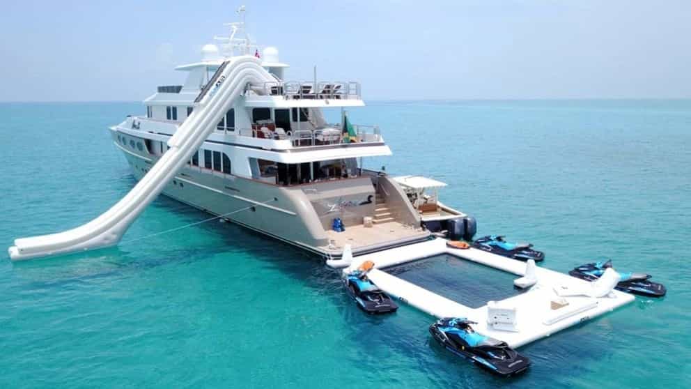 Production of cruise ship equipped with marine amusement park